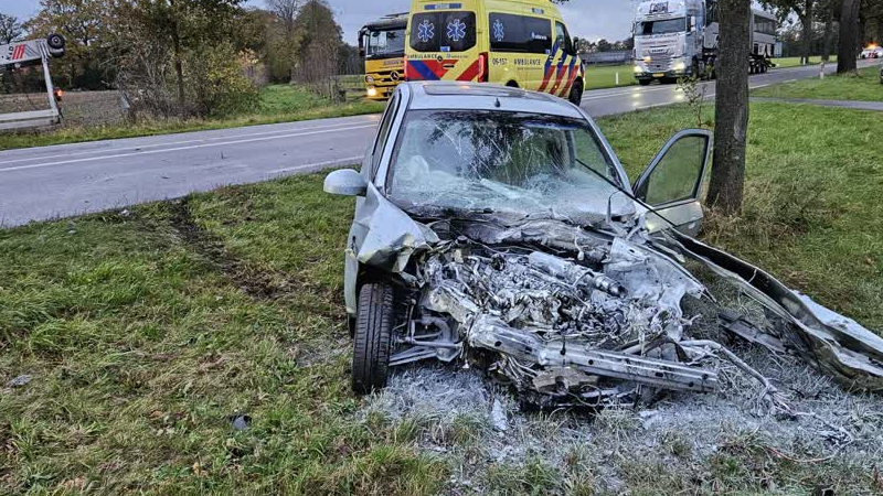 Automobilist Raakt Onwel En Ramt Voertuigen Op Andere Weghelft