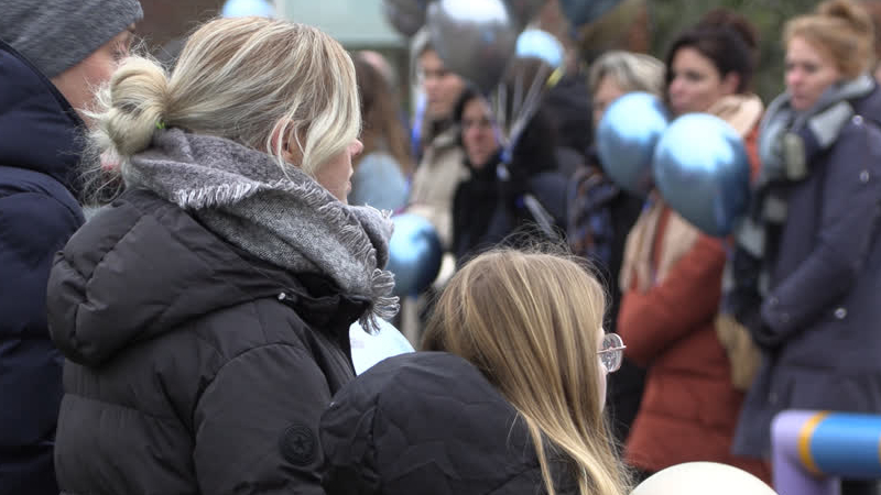 Honderden Mensen Nemen In Gendringen Afscheid Van 9-jarige Jongen