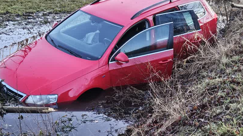 Automobiliste Belandt In Nat Weiland Na Ongeval Bij Westendorp