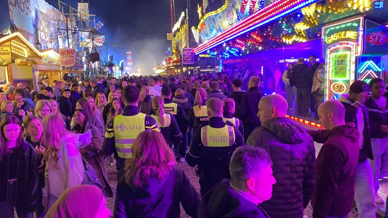 Niederländische und deutsche Polizei patrouillieren gemeinsam auf der Bocholter Messe