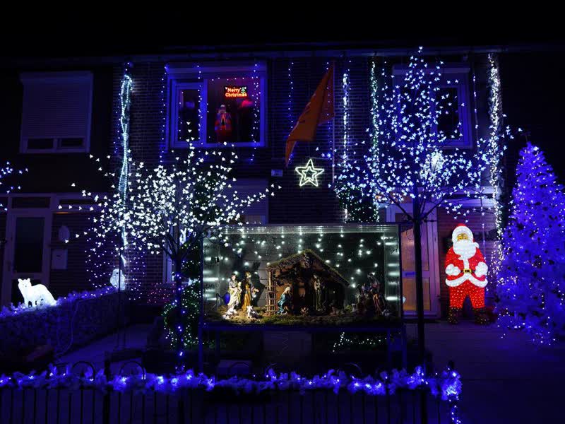 Kerstboom met hartjes in Beek voor KiKa