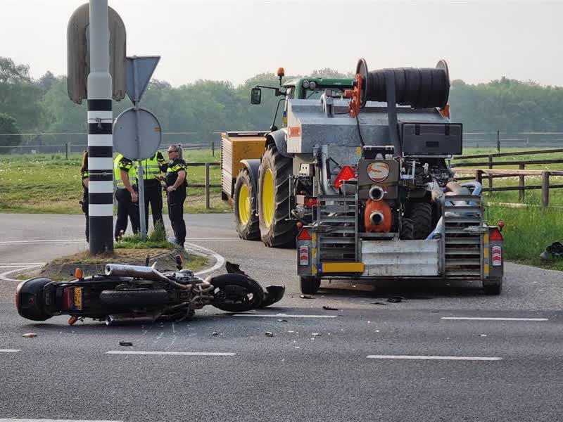 Motorrijder Gewond Na Botsing Met Trekker